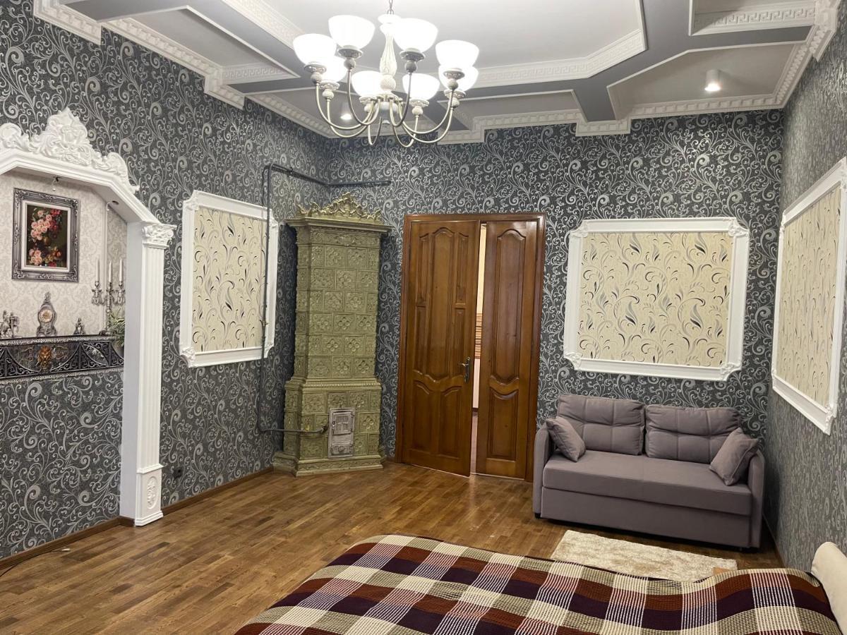 Lux Apartment In Zentrum Černivci Esterno foto