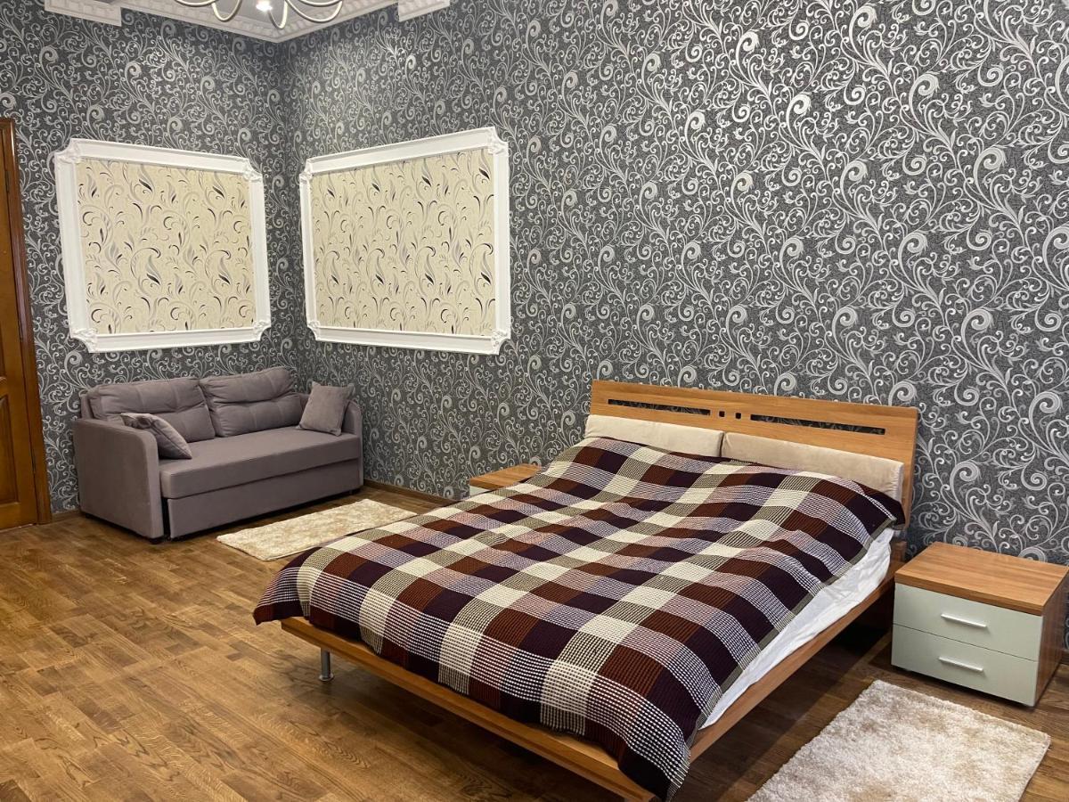 Lux Apartment In Zentrum Černivci Esterno foto
