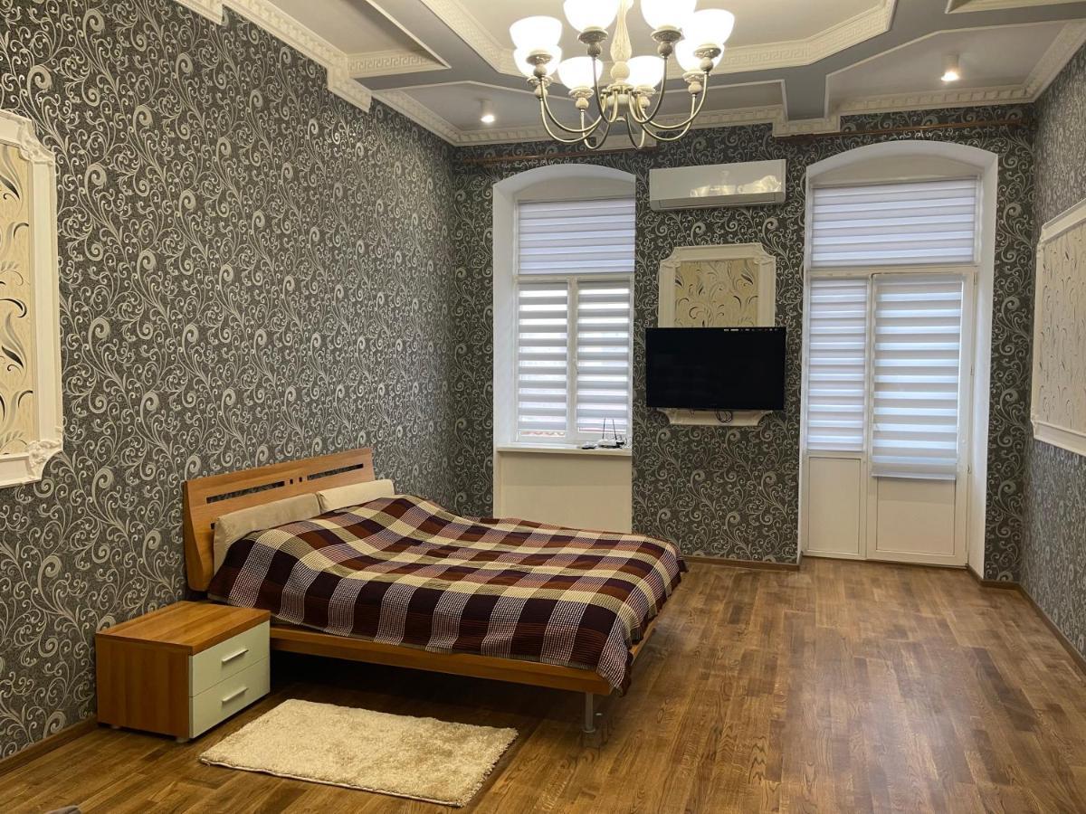 Lux Apartment In Zentrum Černivci Esterno foto