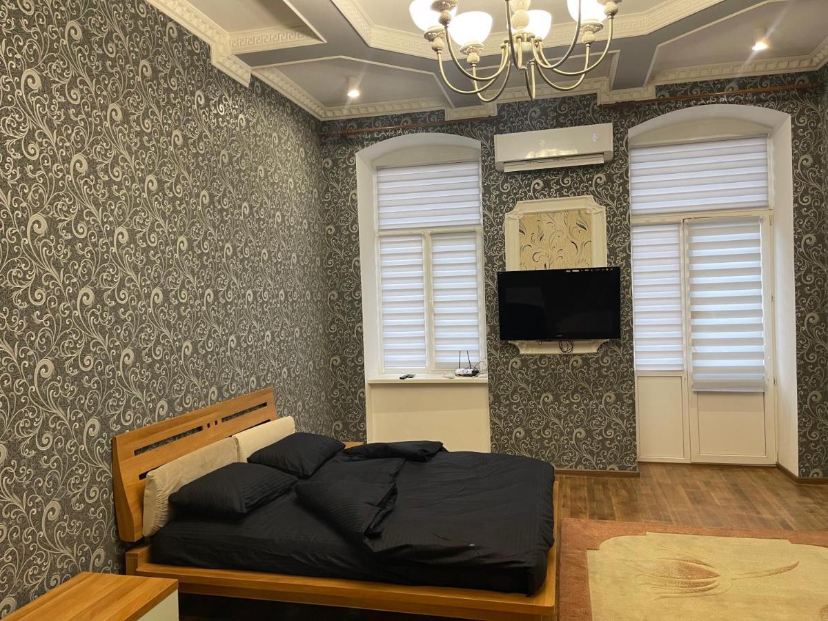 Lux Apartment In Zentrum Černivci Esterno foto