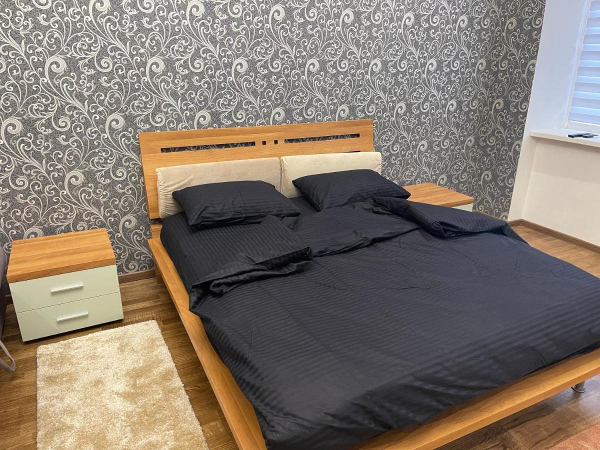 Lux Apartment In Zentrum Černivci Esterno foto