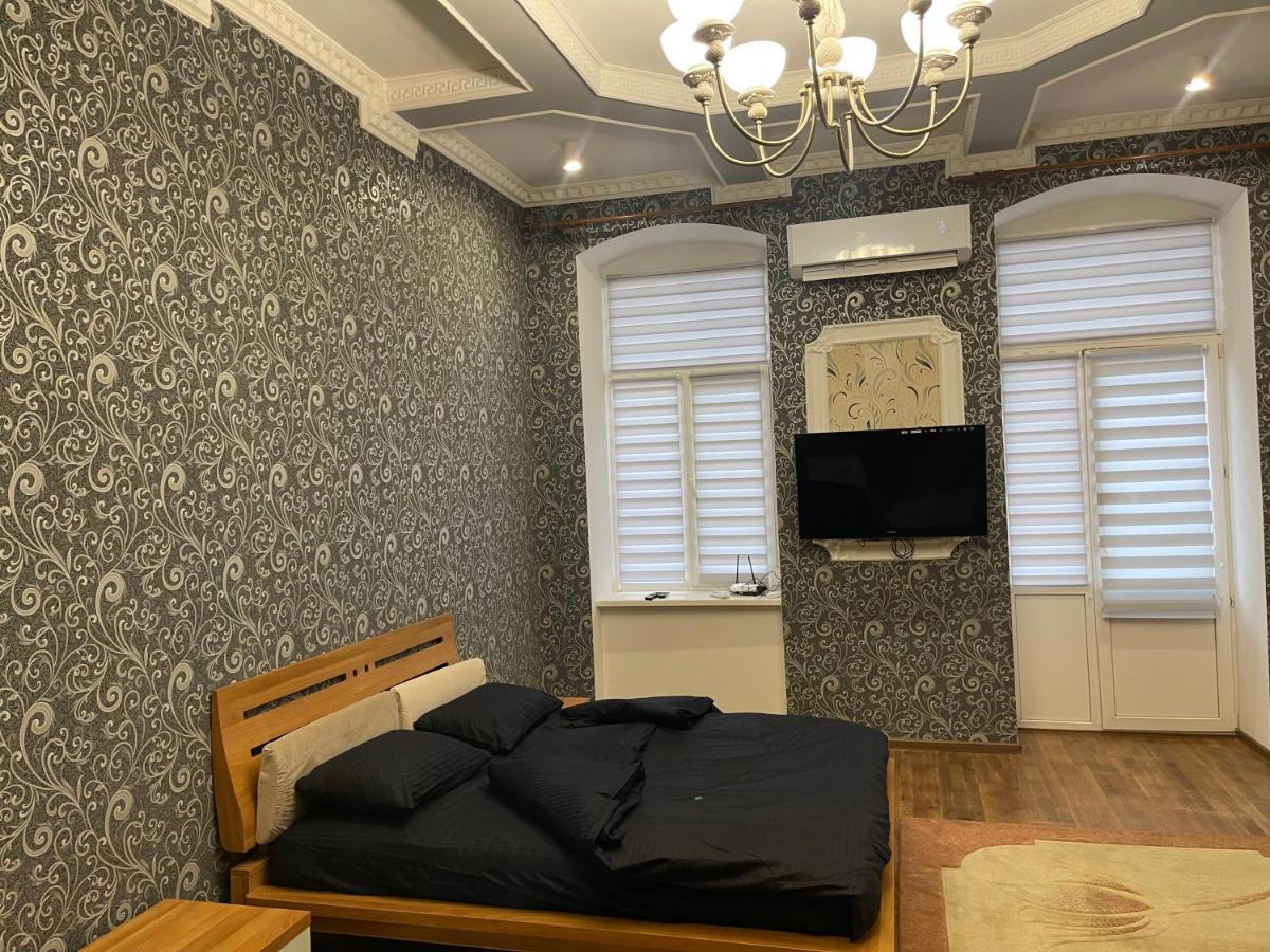 Lux Apartment In Zentrum Černivci Esterno foto